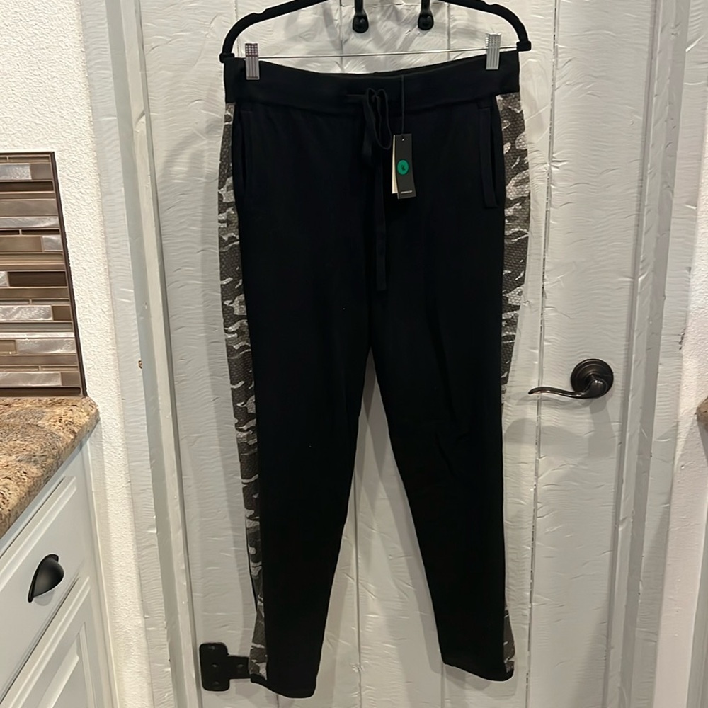 NWT Monrow Camo Joggers Large